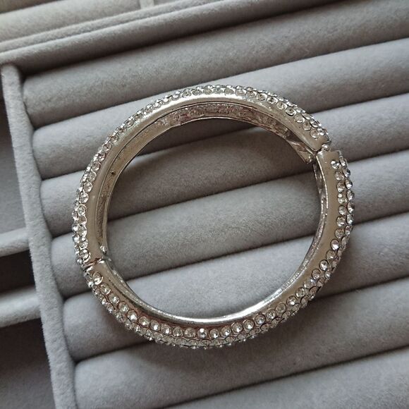 Jarin made in USA crystals bangle - Picture 3 of 10